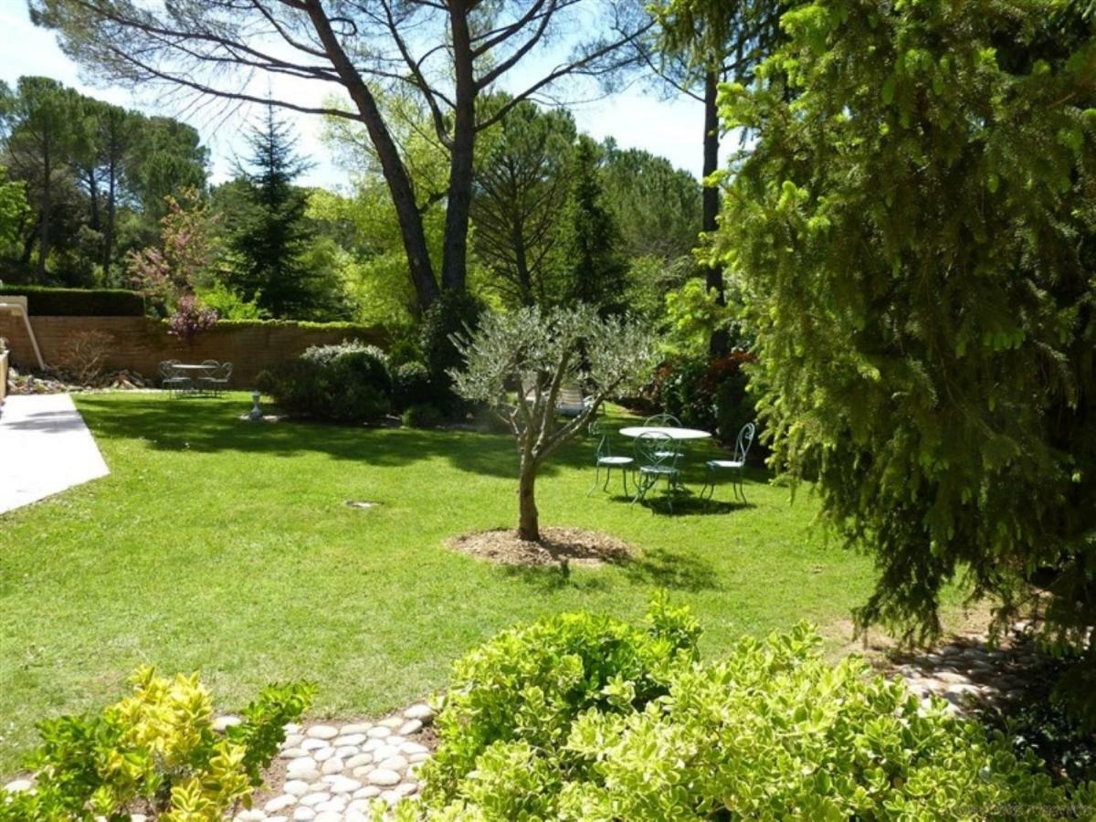 Residence Les Ecureuils Gréoux-les-Bains Exteriör bild